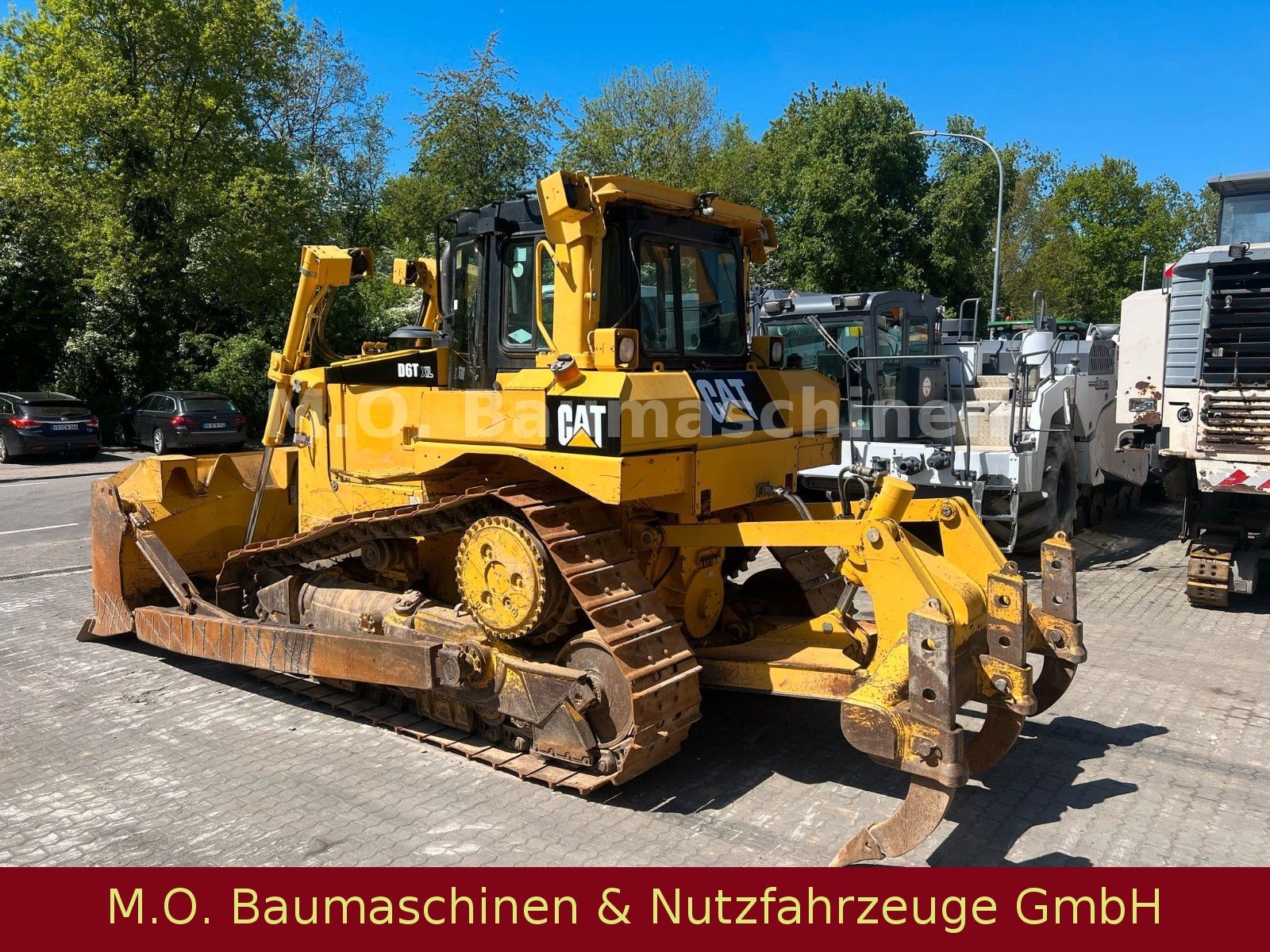 Fahrzeugabbildung CAT D6 T XL  / 4. Wegeplanierschild /Ripper /