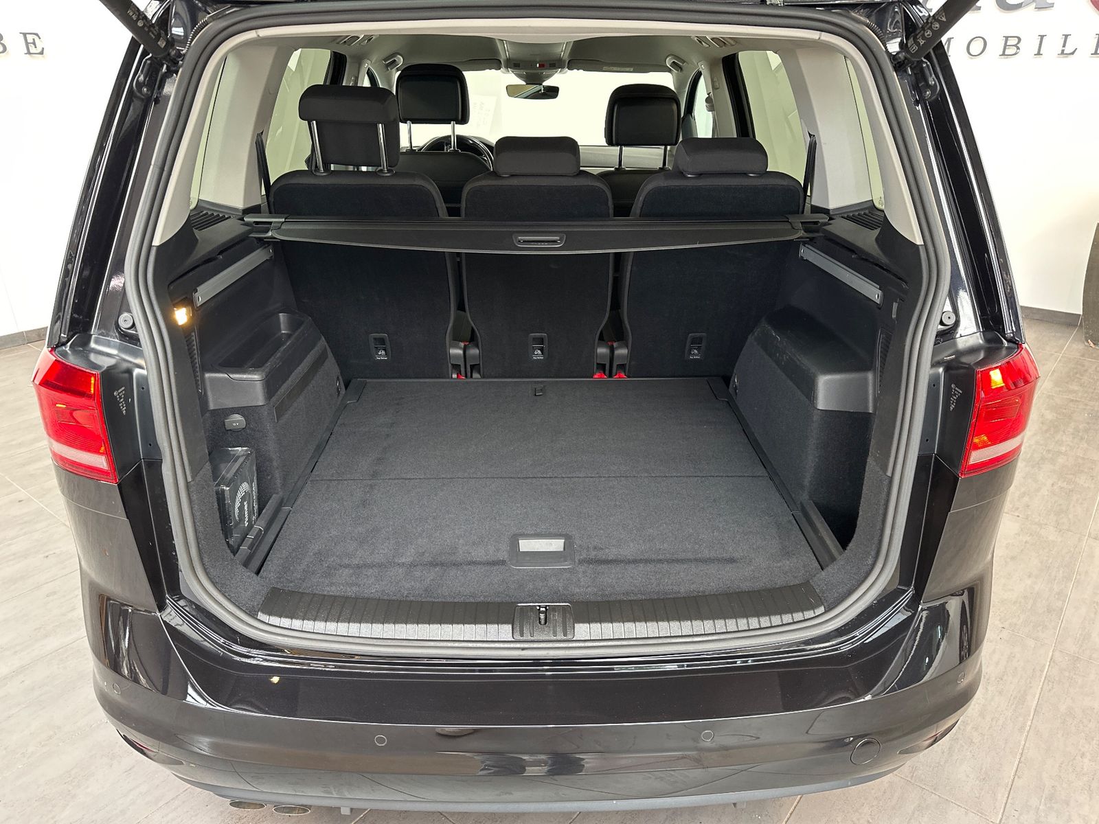 Fahrzeugabbildung Volkswagen Touran 2.0 TDI DSG Comfortline NAV+ACC+KAMERA+PP