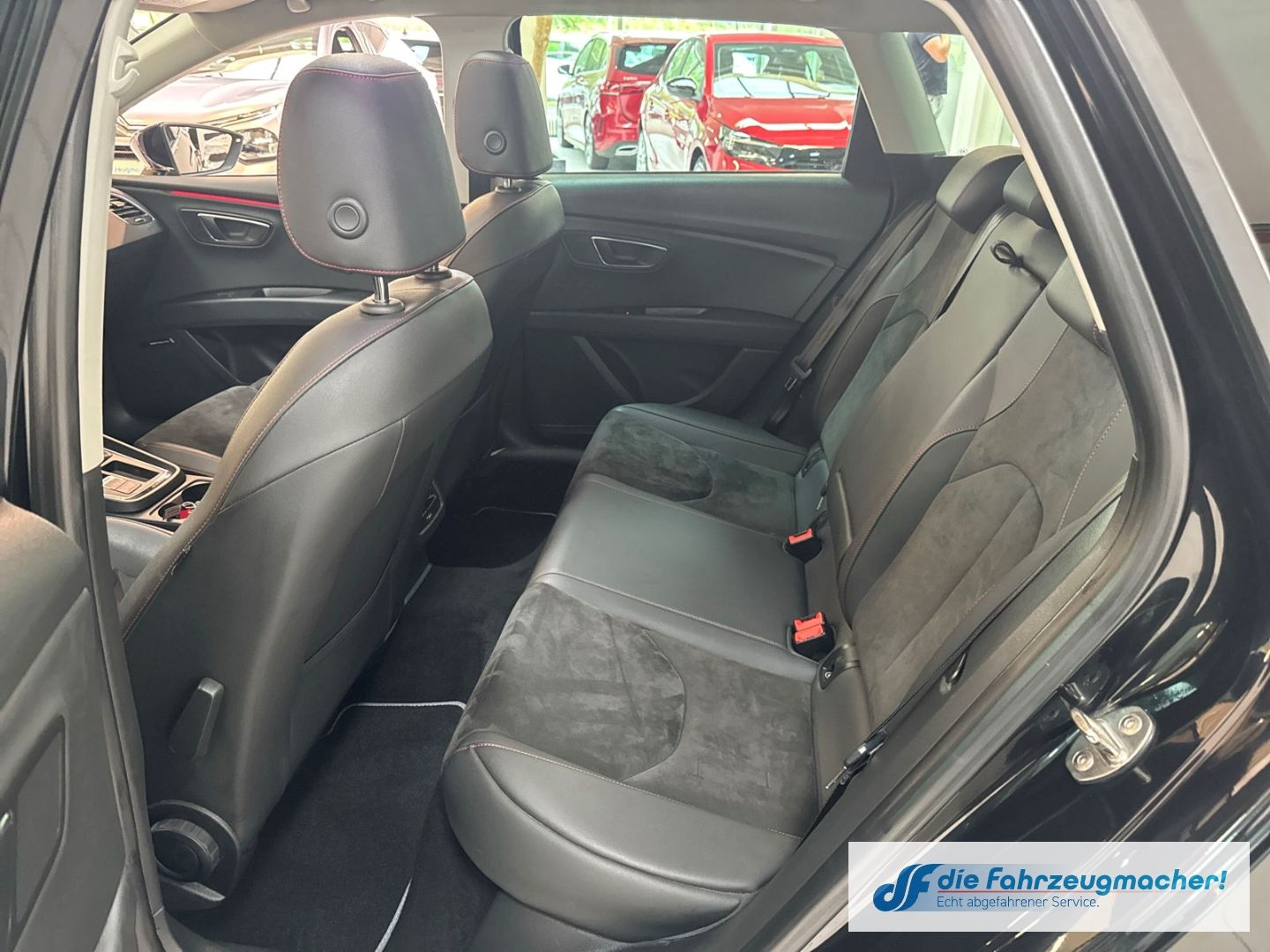 Fahrzeugabbildung SEAT Leon ST FR Panorama Navi Leder LED Sperrdiff. AC