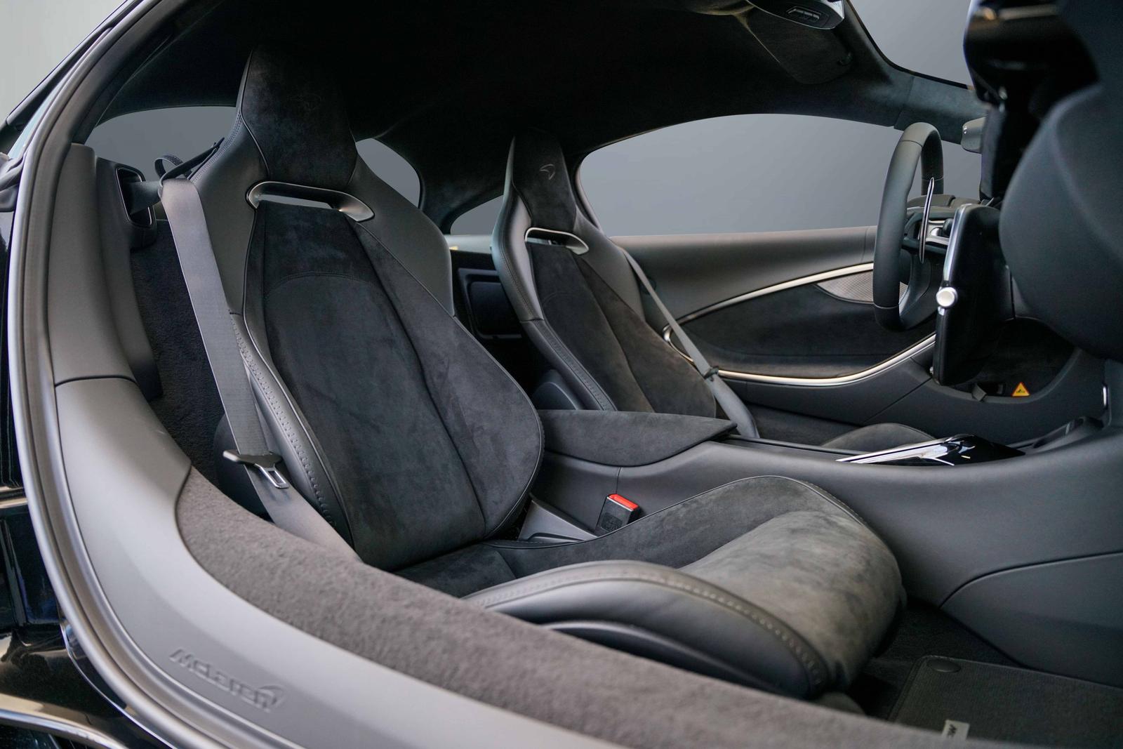 McLaren Artura Performance I Lift I Black Pack