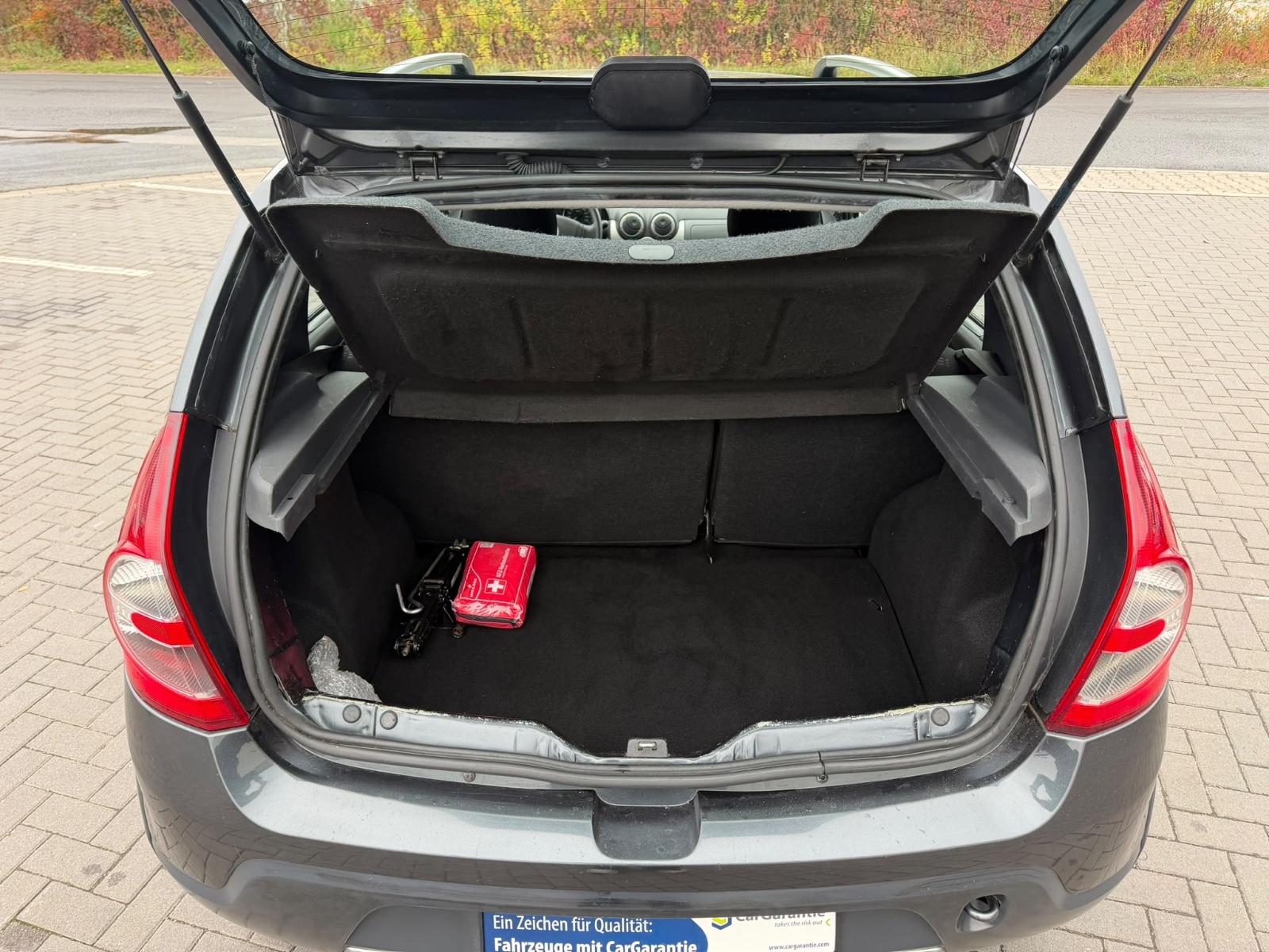 Dacia Sandero 2010 — photo 7