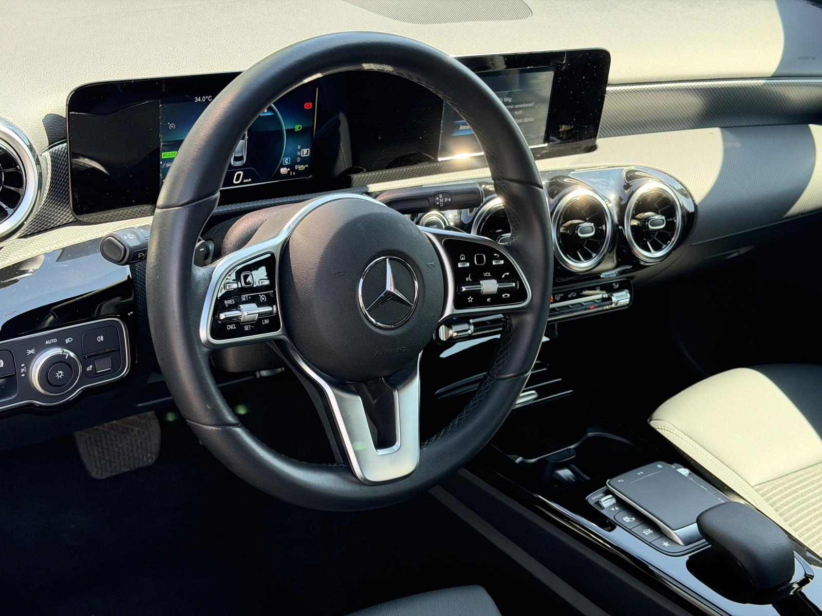 Mercedes-Benz A 250 e 8G-DCT Progressive | Pano | LED | DAB