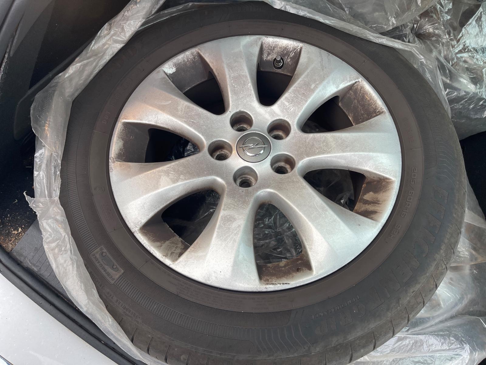 Opel Astra 2015 — photo 12