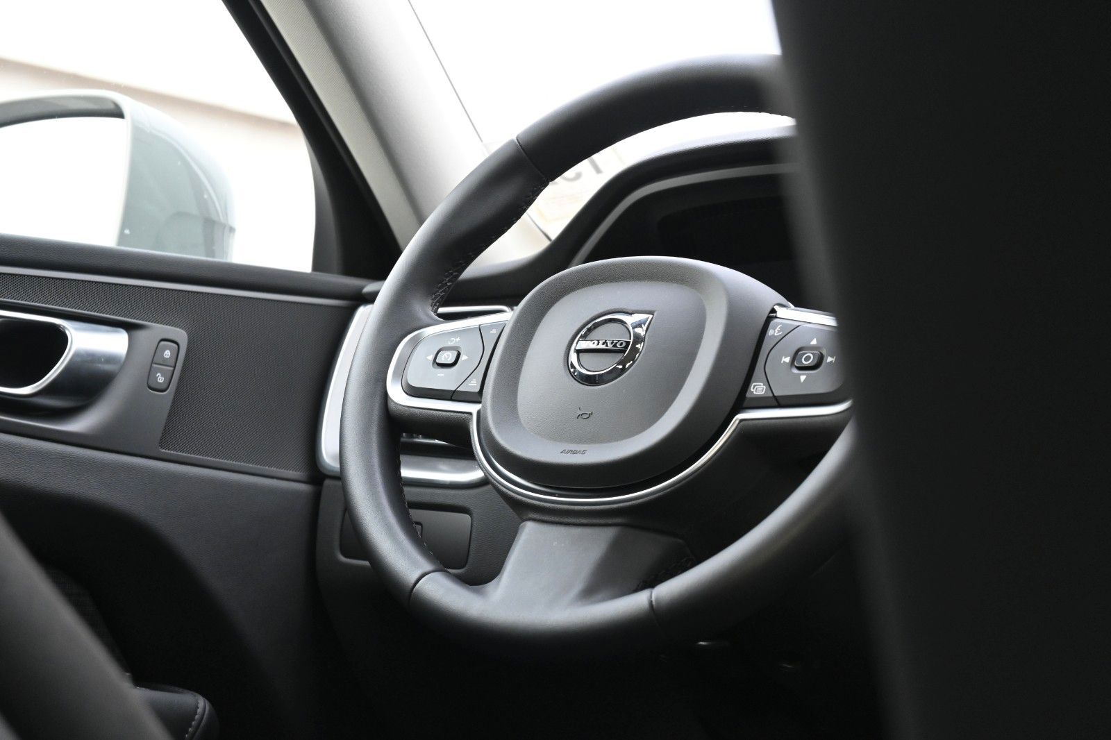 Fahrzeugabbildung Volvo XC60 B4 D FWD Core*RFK*el.Heckkl*GoogleMaps*AHK