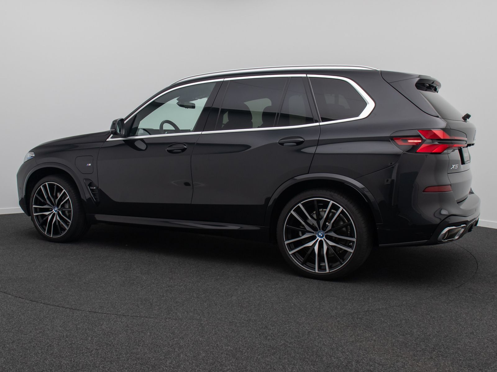 Fahrzeugabbildung BMW X5 xD50e M Sport 360&deg;H/K Panorama AHK DAB 22Zoll