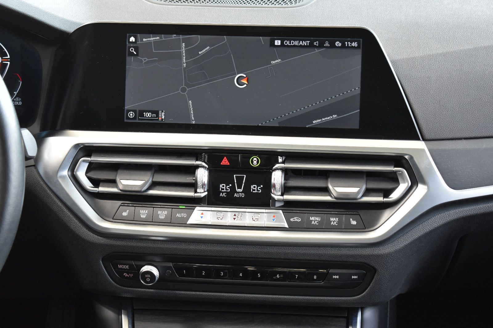 BMW 320d Touring Aut. Advantage Laser~Pano~LiveC~HUD foto 13