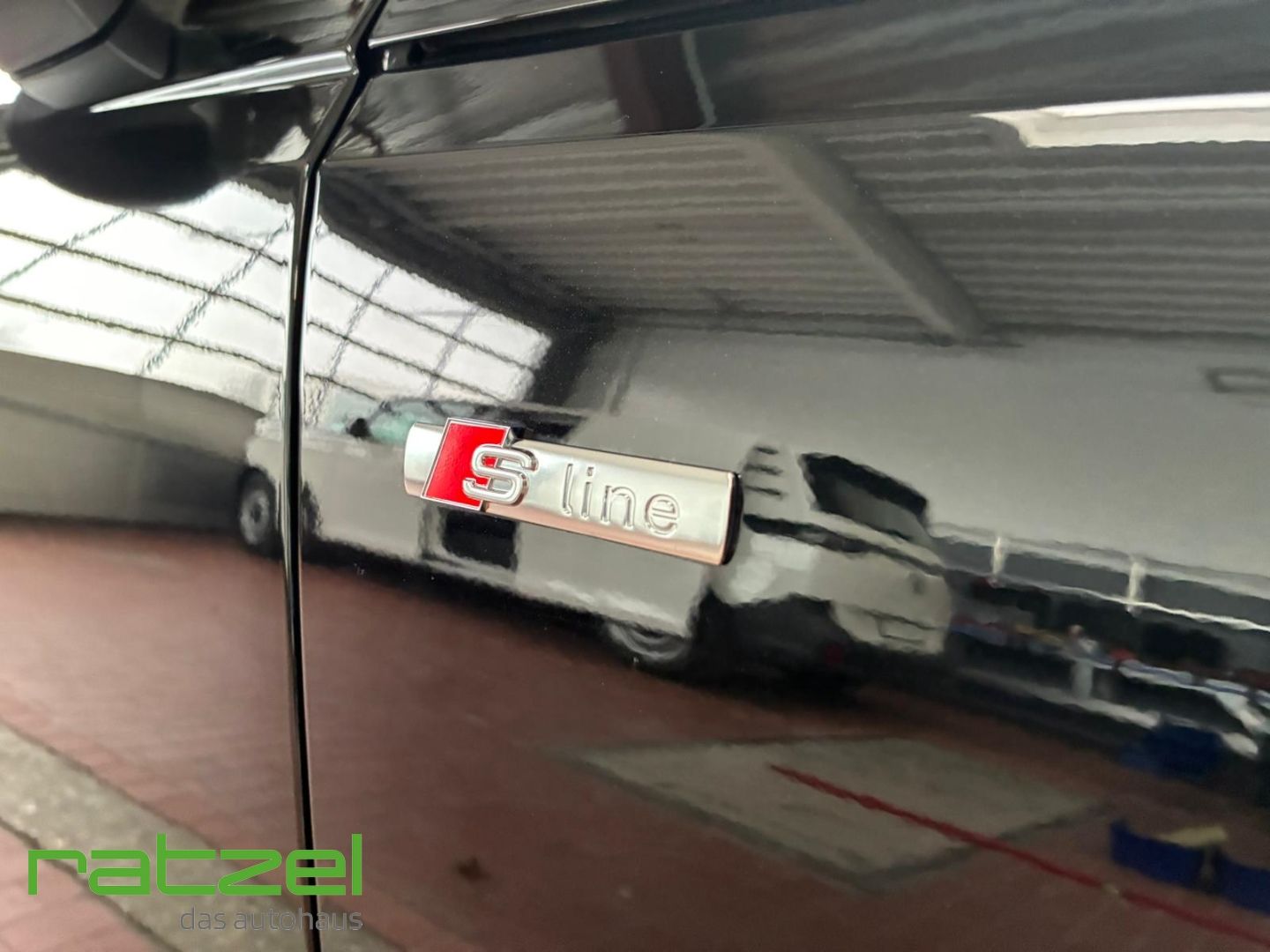 Fahrzeugabbildung Audi A4 40 Avant 2.0 TFSI S line Navi AHK LED ACC Vir