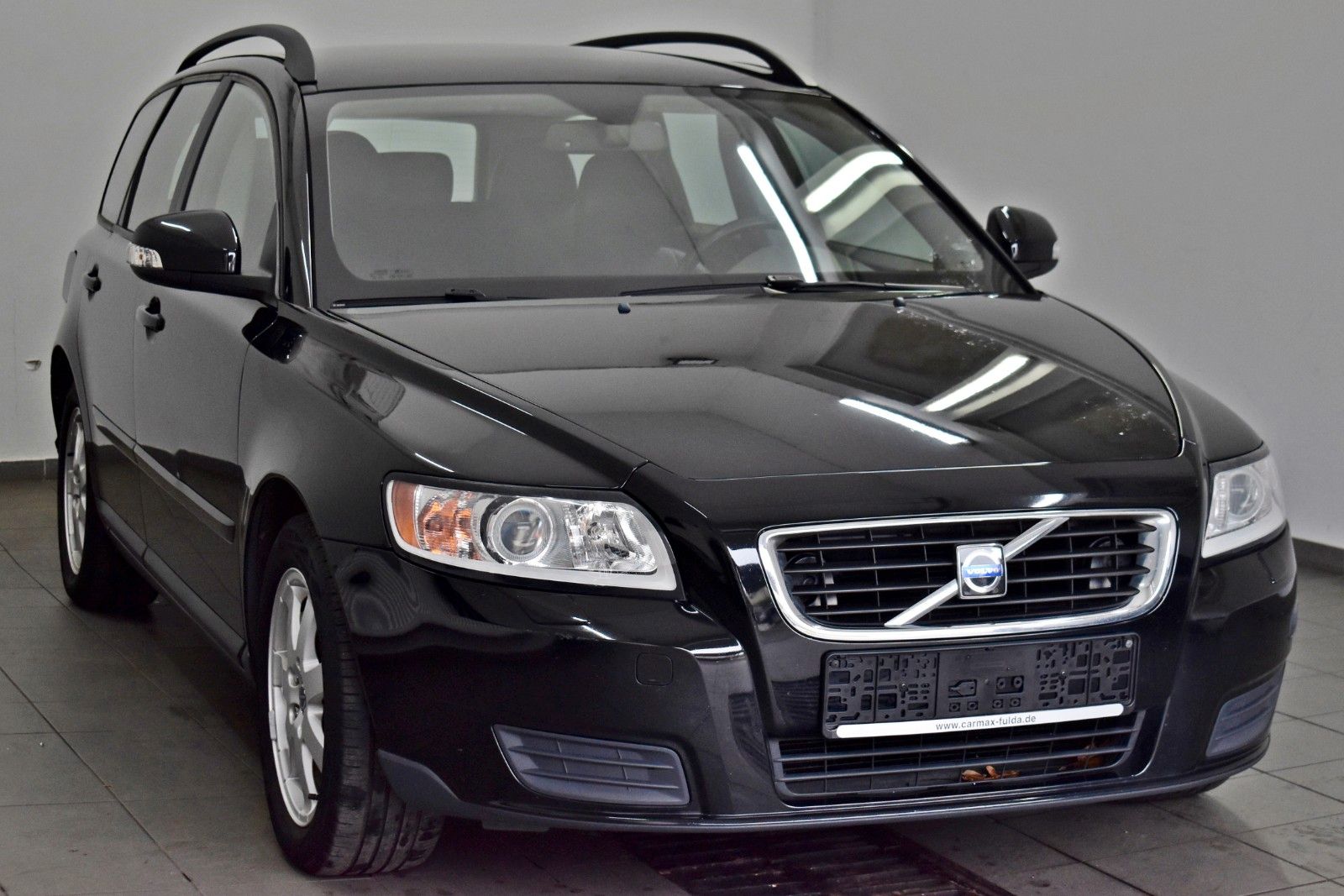 Fahrzeugabbildung Volvo V50 Kombi 2.0 F Kinetic Leder,SH,8 fach bereift