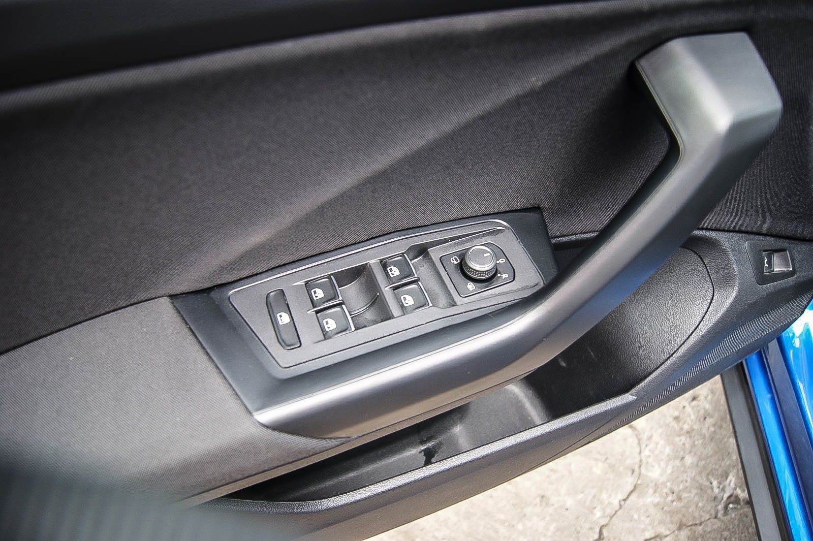 Fahrzeugabbildung Volkswagen T-Roc 20 TDI DSG Sport NAVIGATION SPORT VIRTUAL