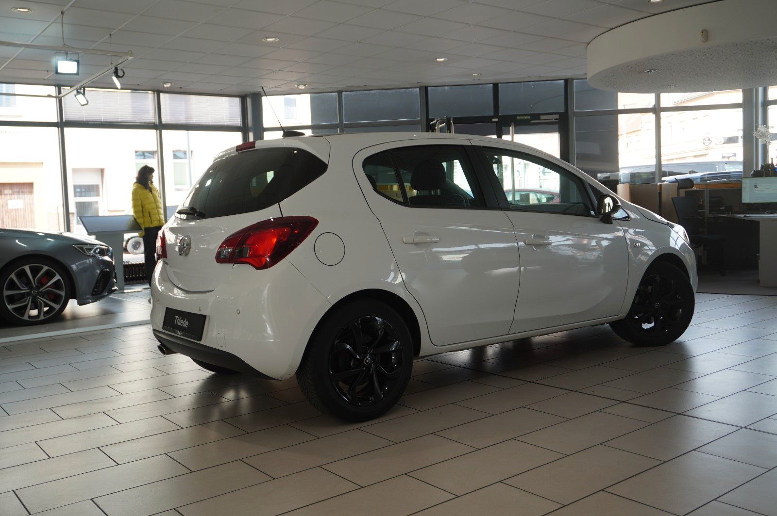 Fahrzeugabbildung Opel Corsa E 1.2 COLOR EDIT. AUTOM. LED/SHZ/SPORT/USB