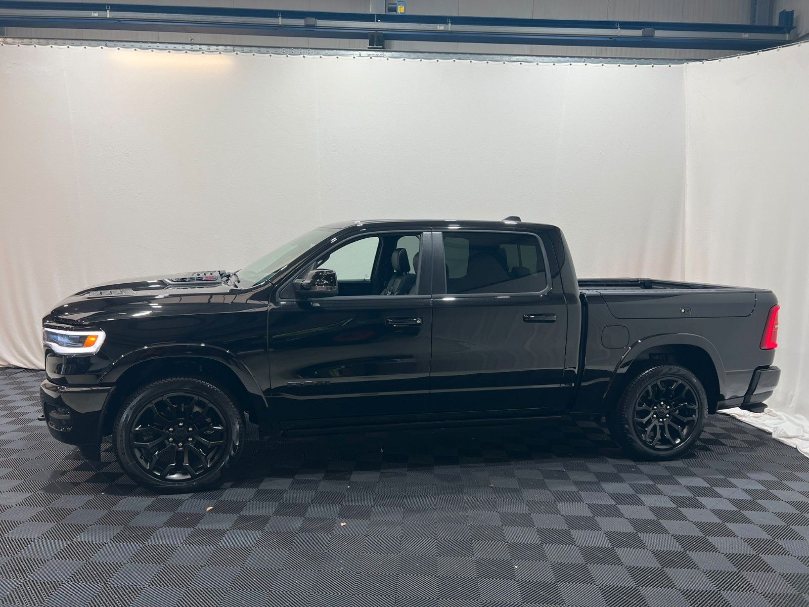Fahrzeugabbildung Dodge RAM 1500 Limited Night  H/O 3.0L