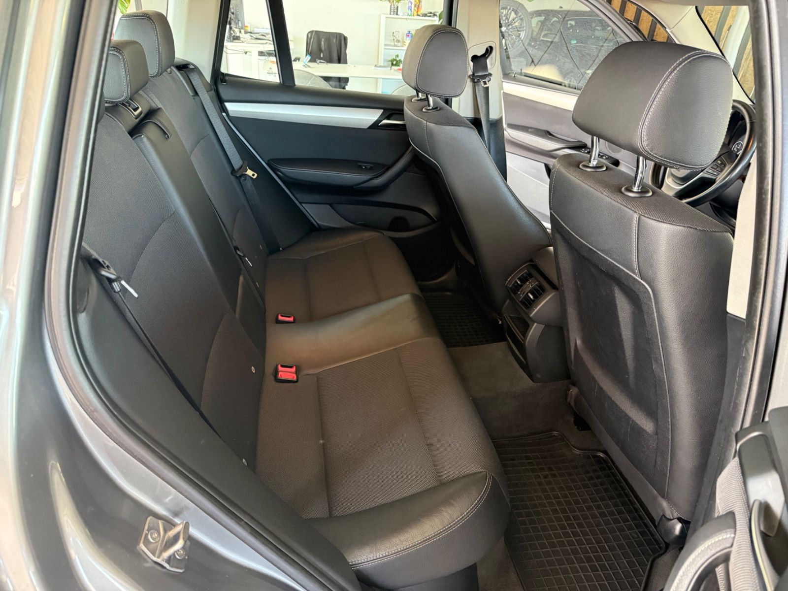 Fahrzeugabbildung BMW X3 xDrive 20d Aut. * Navi * Xenon * PDC * SHZ *