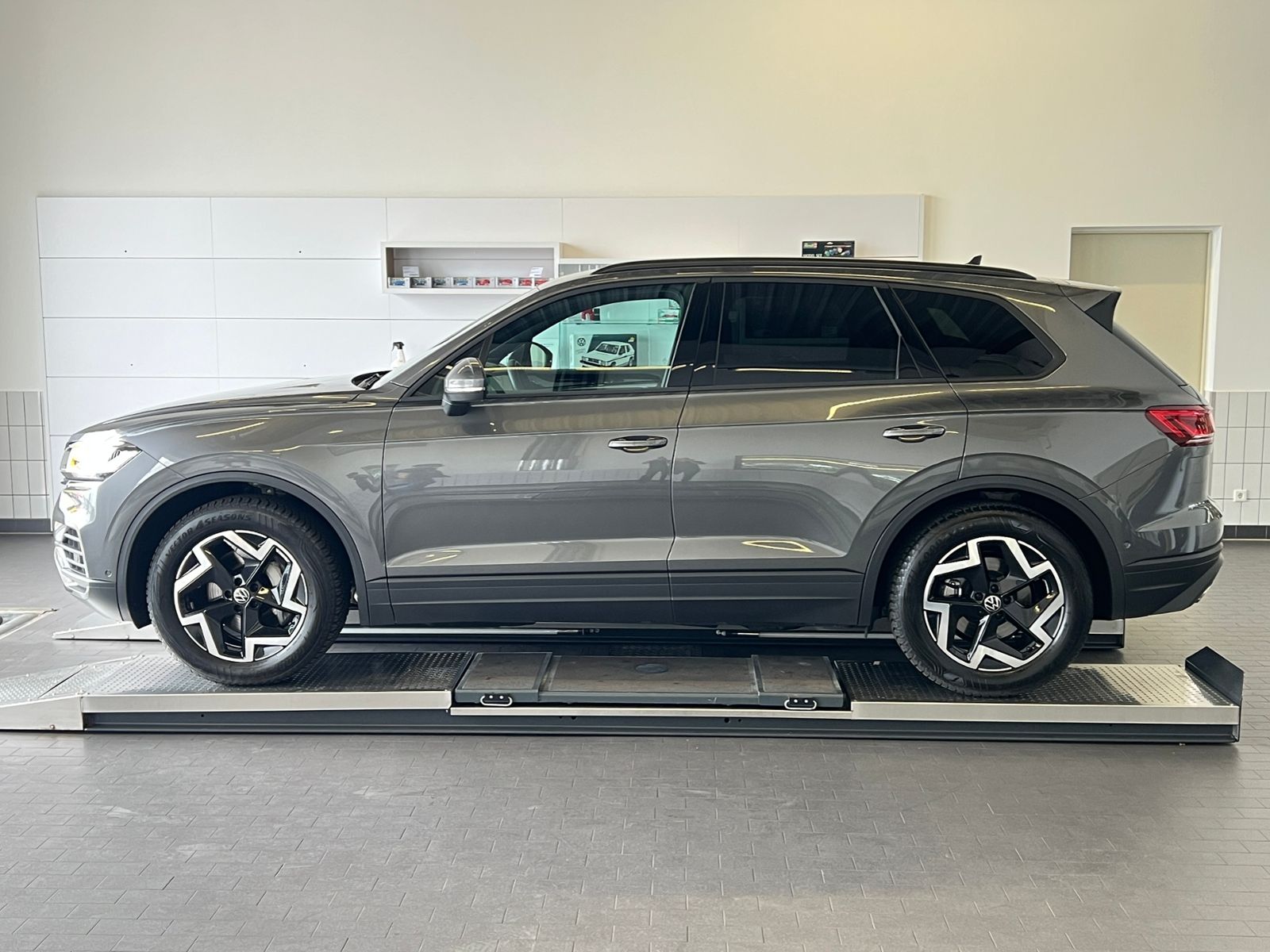 Fahrzeugabbildung Volkswagen Touareg 3.0 TDI 4MOTION *AHK, Luft, Leder, ACC,