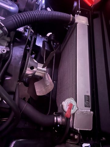 Vehicle photo 25