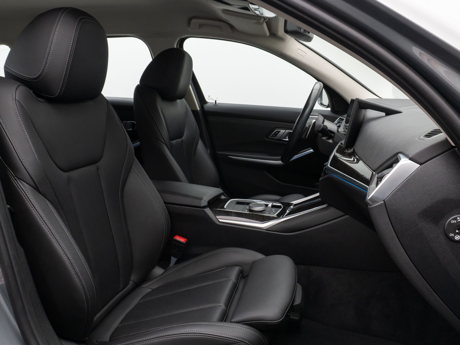 Fahrzeugabbildung BMW 320e Kamera DAB HiFi Sport Leder WidscreenDispl