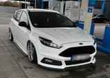 Ford Focus ST Mk3 Facelift mit Luftfahrwerk - Ford: Mk3