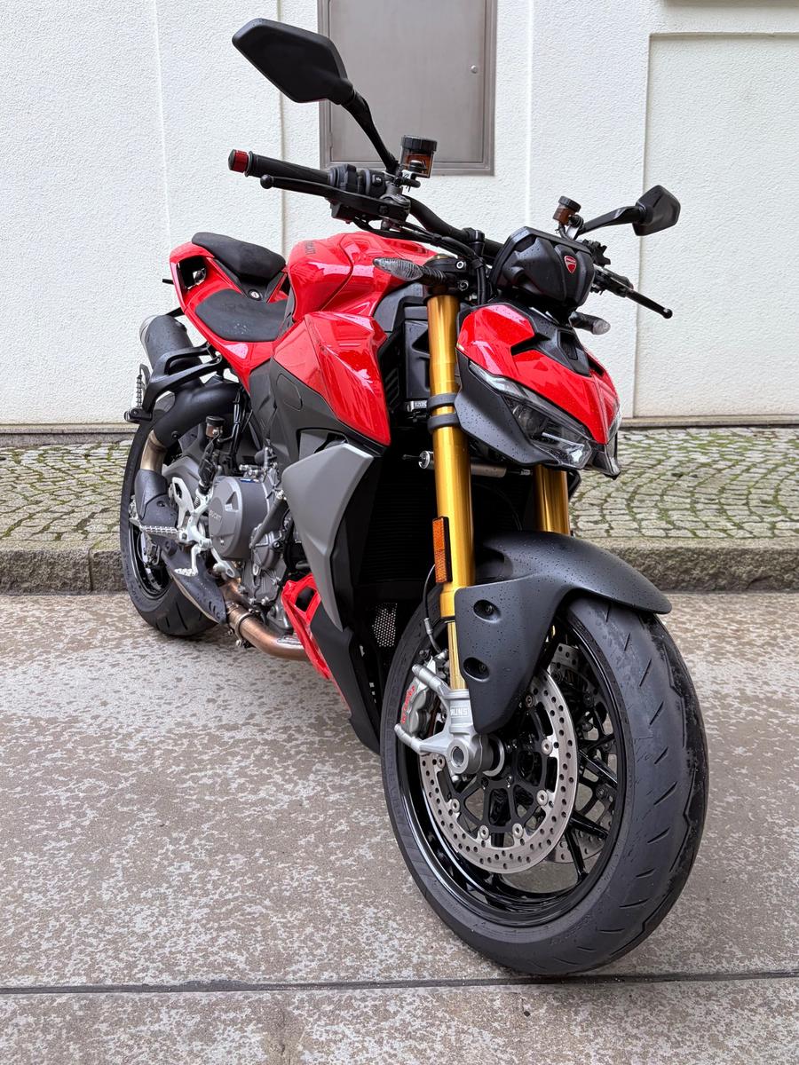 Ducati Streetfighter V2S