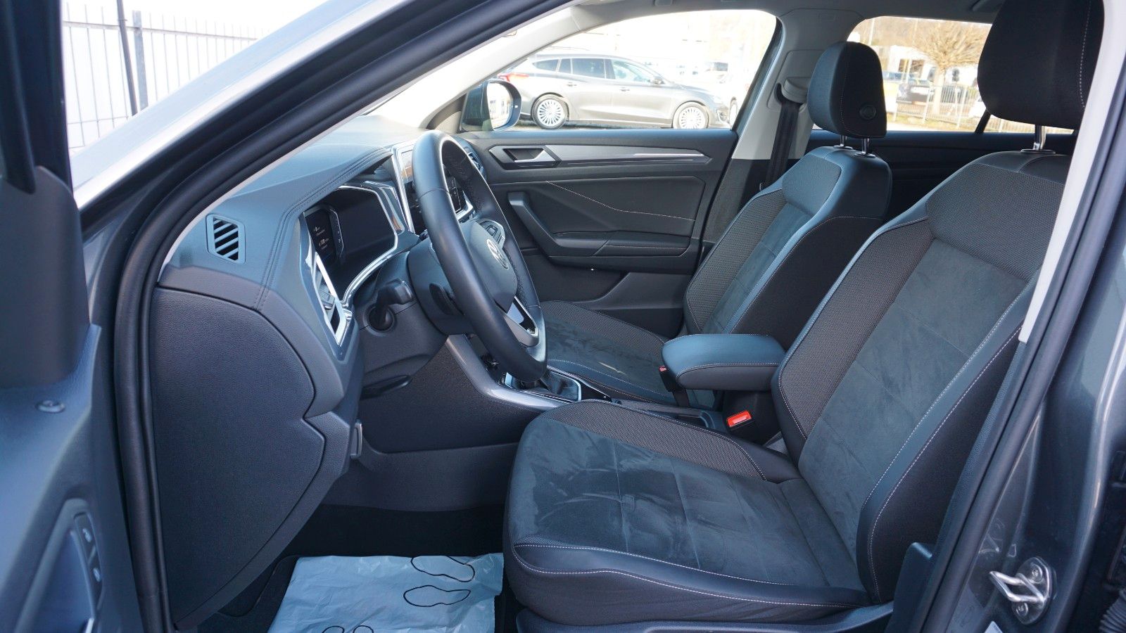 Fahrzeugabbildung Volkswagen T-Roc Style, Kamera, Navi, AHK, LED, IQ.Drive+WR