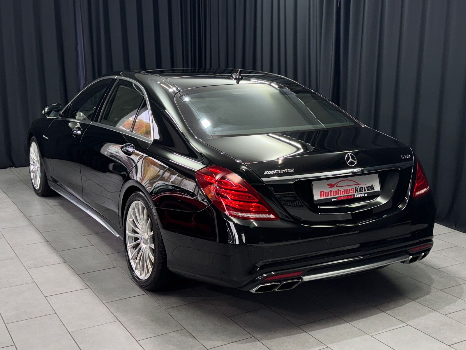 Fahrzeugabbildung Mercedes-Benz S 63 AMG 4Matic L|AMG DRIVERS|LANG|TV|VOLL