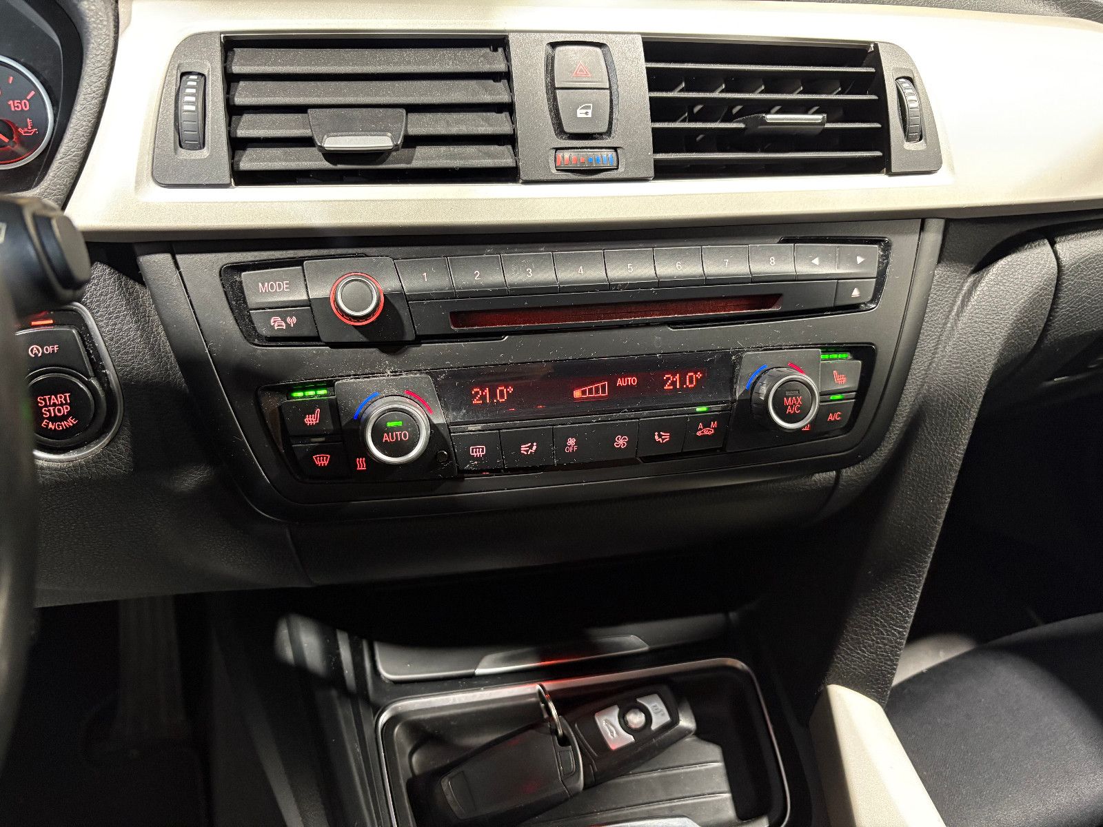 Fahrzeugabbildung BMW 325 Baureihe 3 Touring 325 d/NAVI/PDC/SHZ/KLIMA/