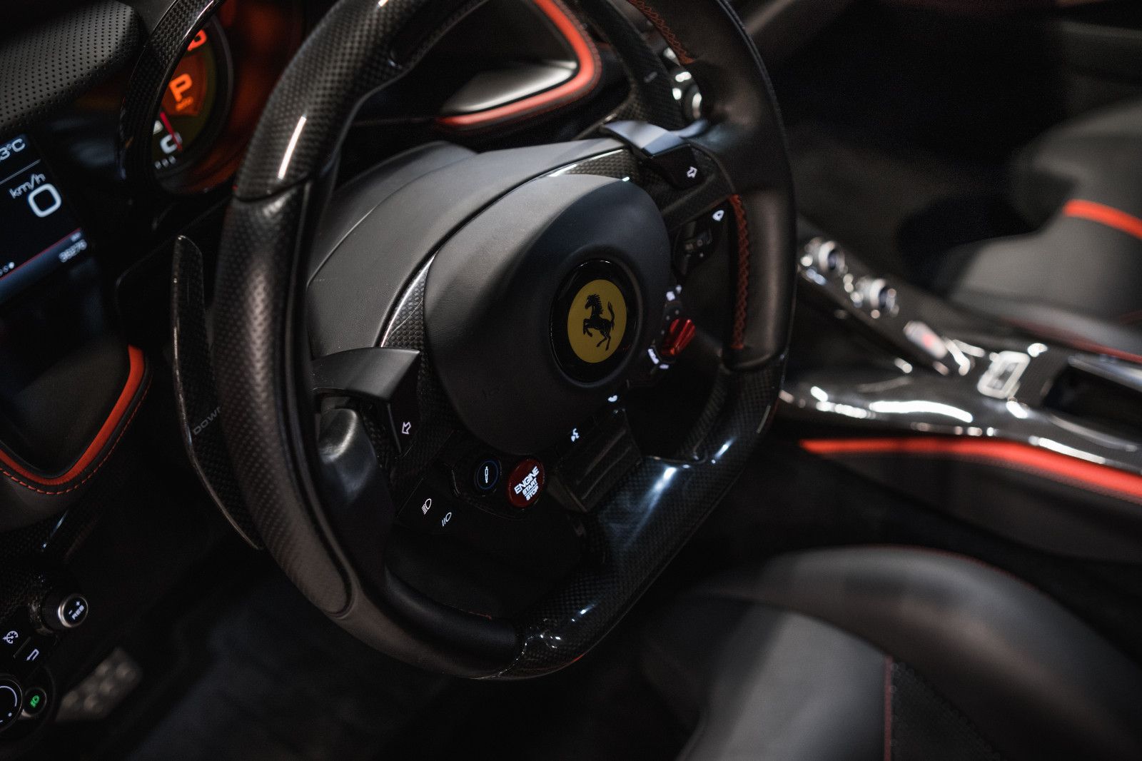 Fahrzeugabbildung Ferrari 812 Superfast-Karbon-Lift-Kameras-Beif.-Display