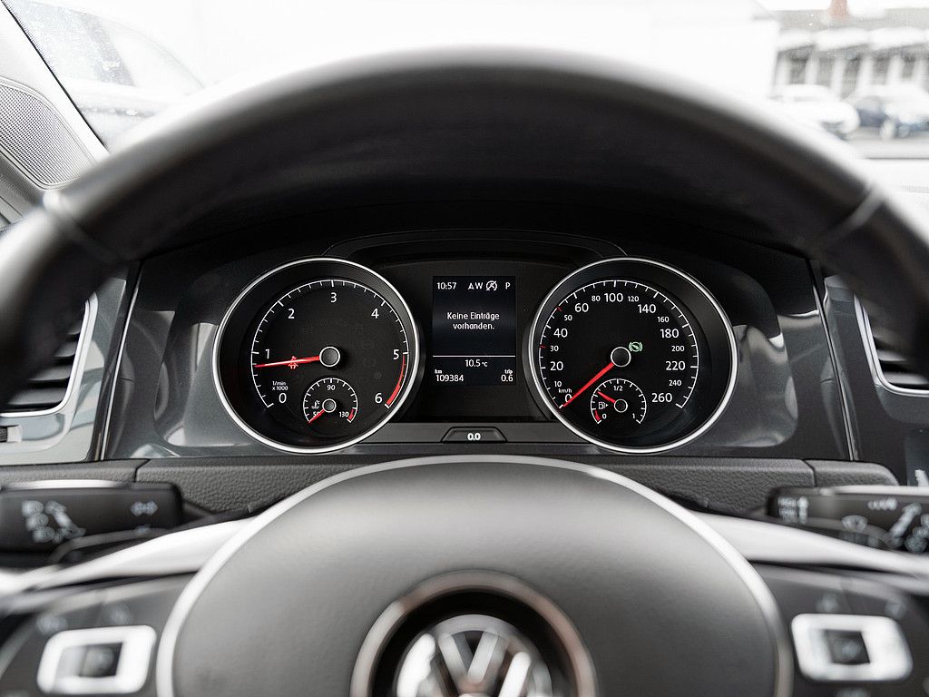 Fahrzeugabbildung Volkswagen Golf VII Variant 2.0 TDI Comfortline DSG AHK ACC