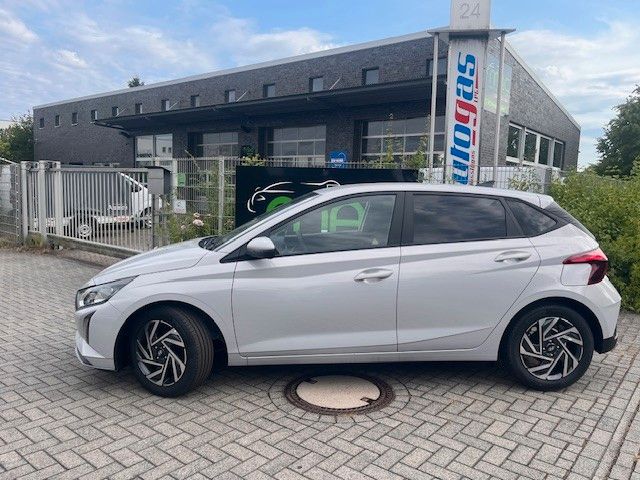 Hyundai i20 1.2 Pure 1.2 MPI / Navi / PDC LM Felge 16" imagem 2