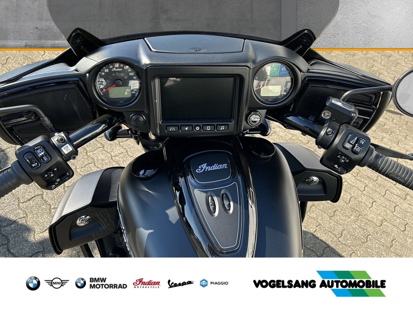 Fahrzeugabbildung Indian Roadmaster Dark Horse, Koffer, TopCase, Navigati