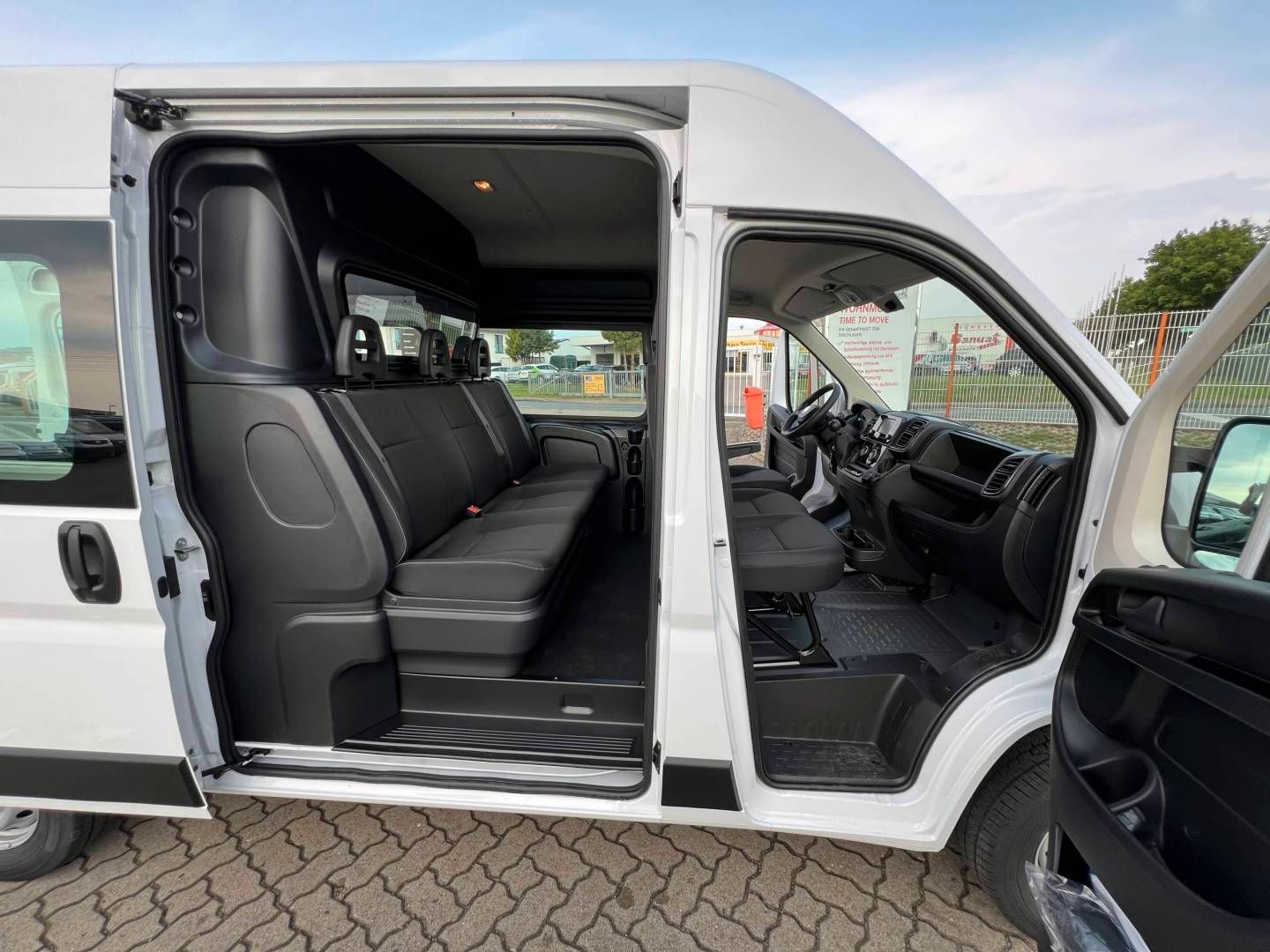 Fahrzeugabbildung Fiat DUCATO  DOKA - 6 Sitzer