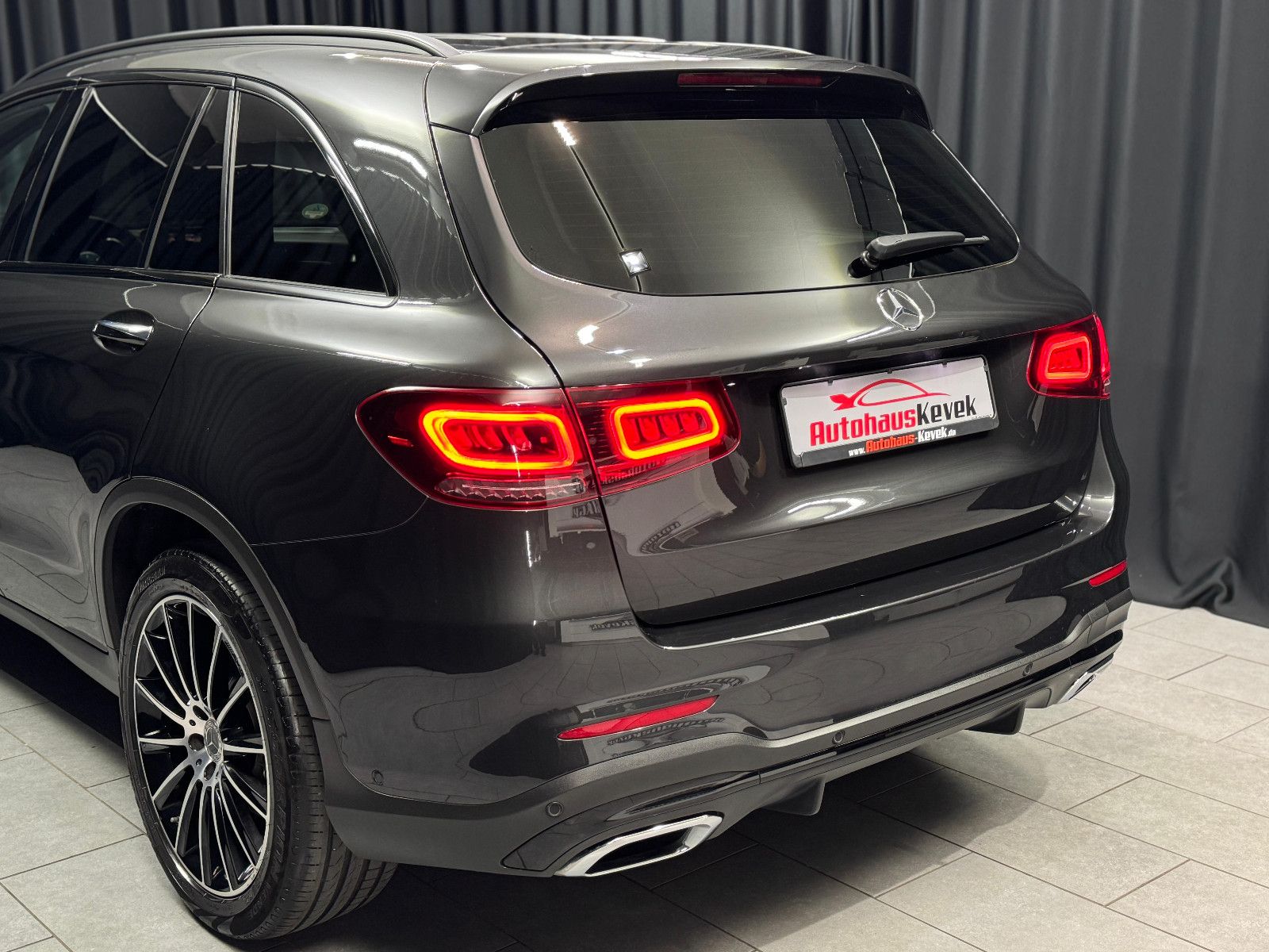 Fahrzeugabbildung Mercedes-Benz GLC 400 d 4Matic|AMG-LINE|AHK|STANDHEIZUNG|