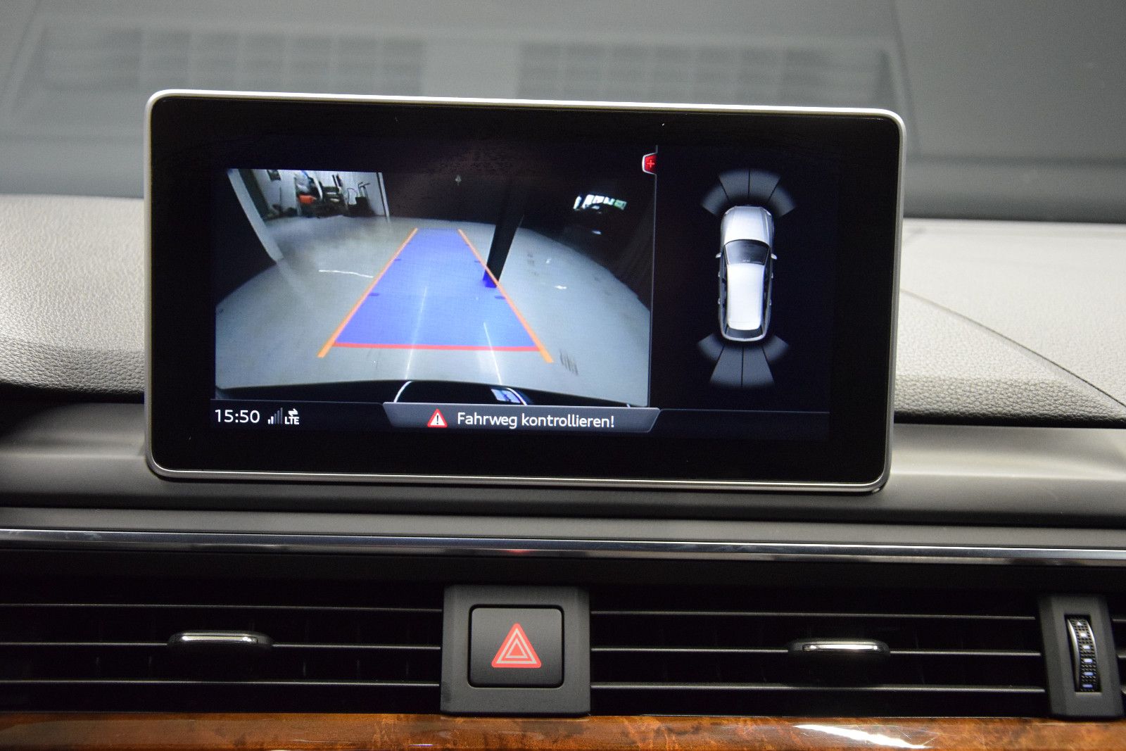 Fahrzeugabbildung Audi A4 Avant design HuD Kamera Bi-Xenon Virtual Temp