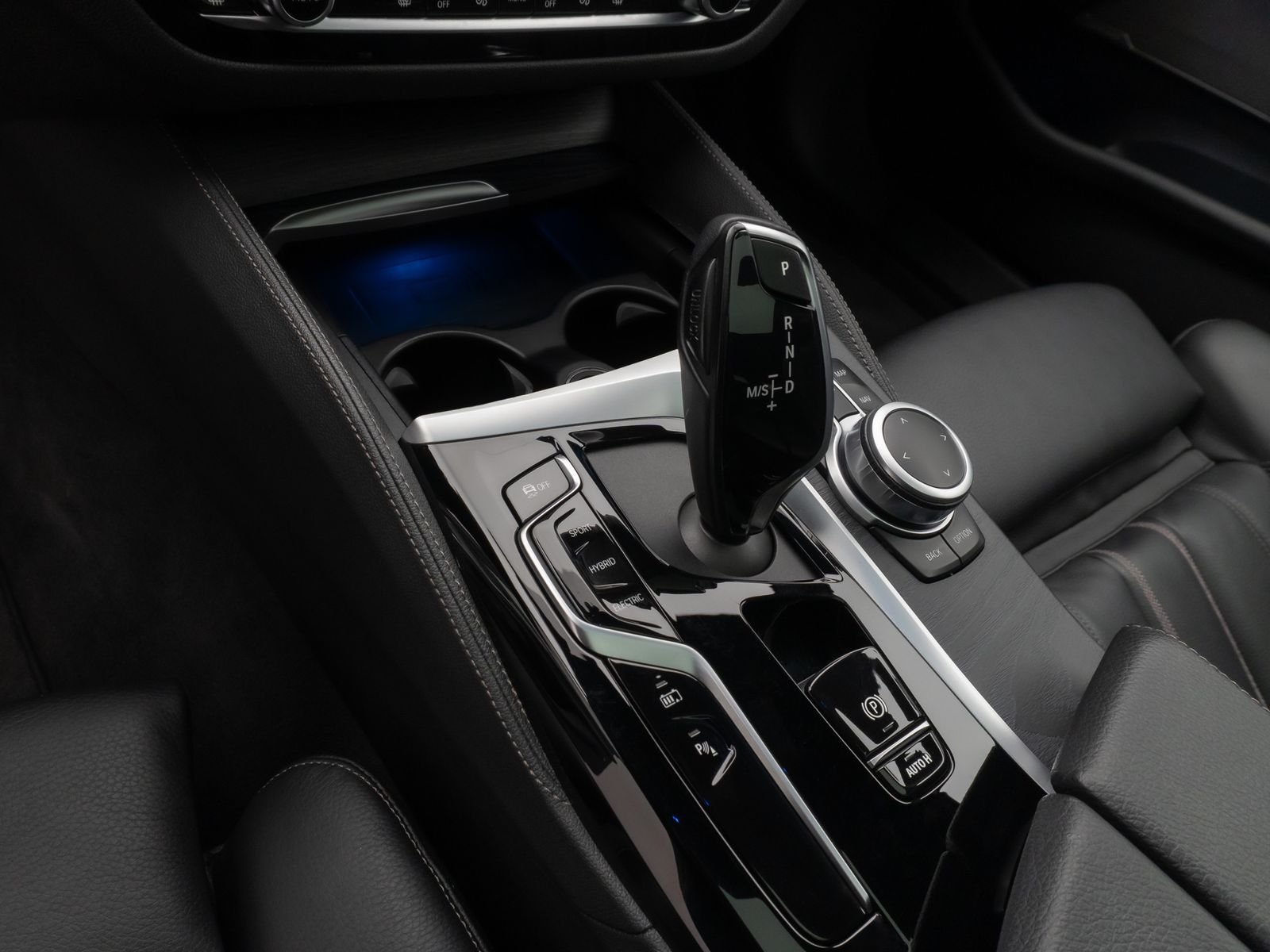 Fahrzeugabbildung BMW 530e xD M Sport Panorama HUD DAB H/K PDC AHK