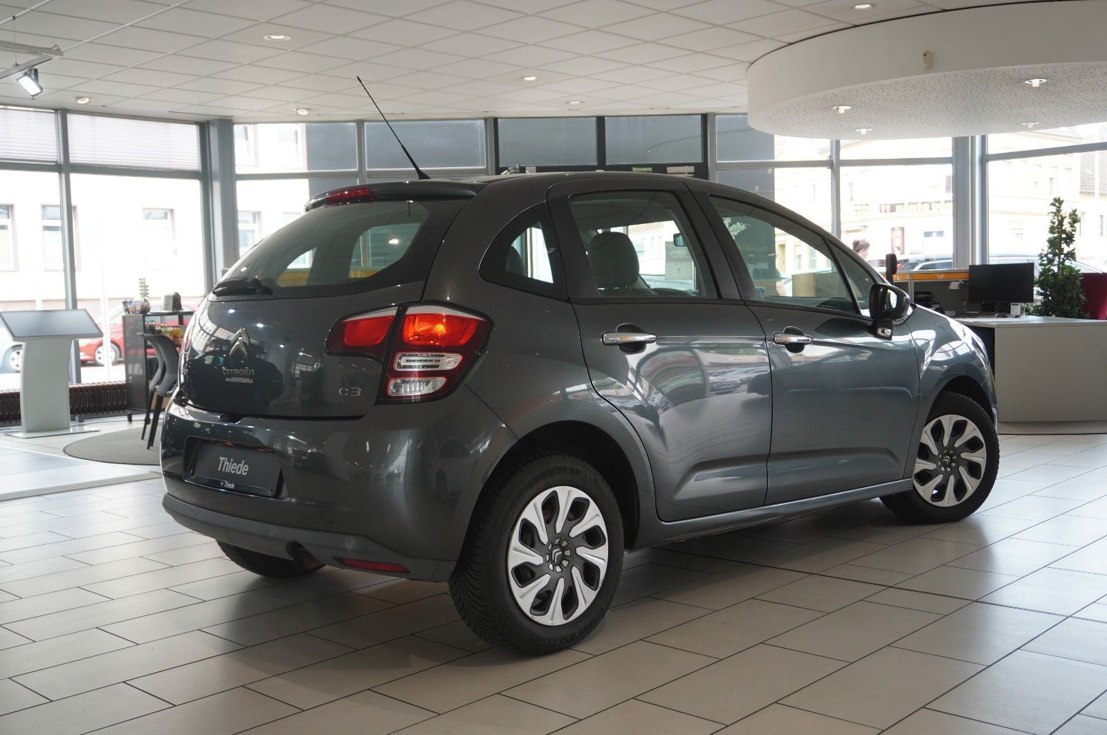 Fahrzeugabbildung Citroën C3 PureTech 1.2 SELECTION KLIMA/PDC/TEMP./USB