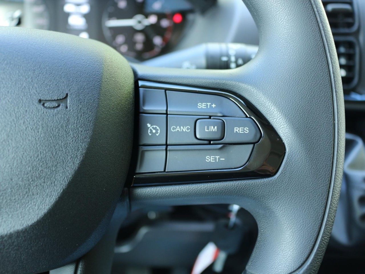 Fahrzeugabbildung Citroën Jumper Kasten Hochraum 33 L2H2 BlueHDi 140