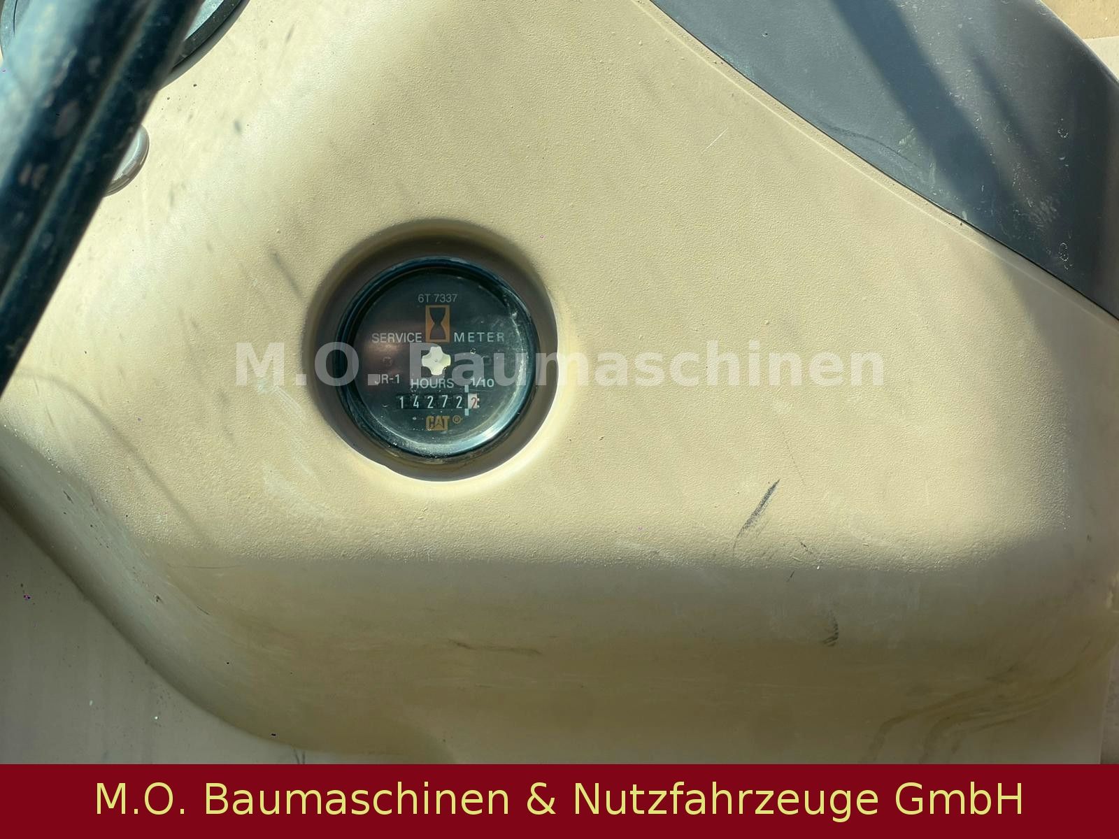 Fahrzeugabbildung CAT 322 BLN
