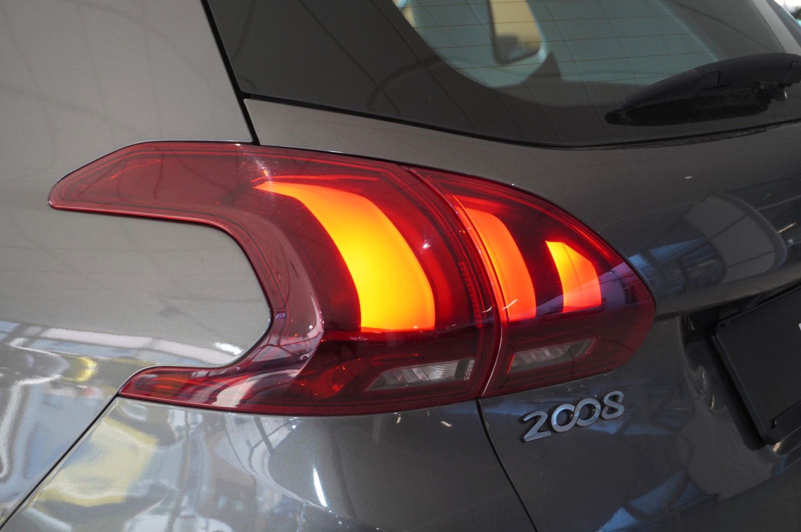 Fahrzeugabbildung Peugeot 2008 1.2 ALLURE NAVI/LED/KAMERA/SHZ/SPORT/TEMP.