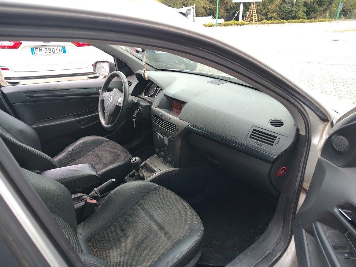 Opel Astra 2006 — photo 8