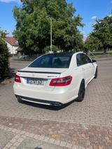 Mercedes-Benz E 63 AMG AMG - Mercedes-Benz E 63 AMG mit Benzin-Antrieb: Limousine