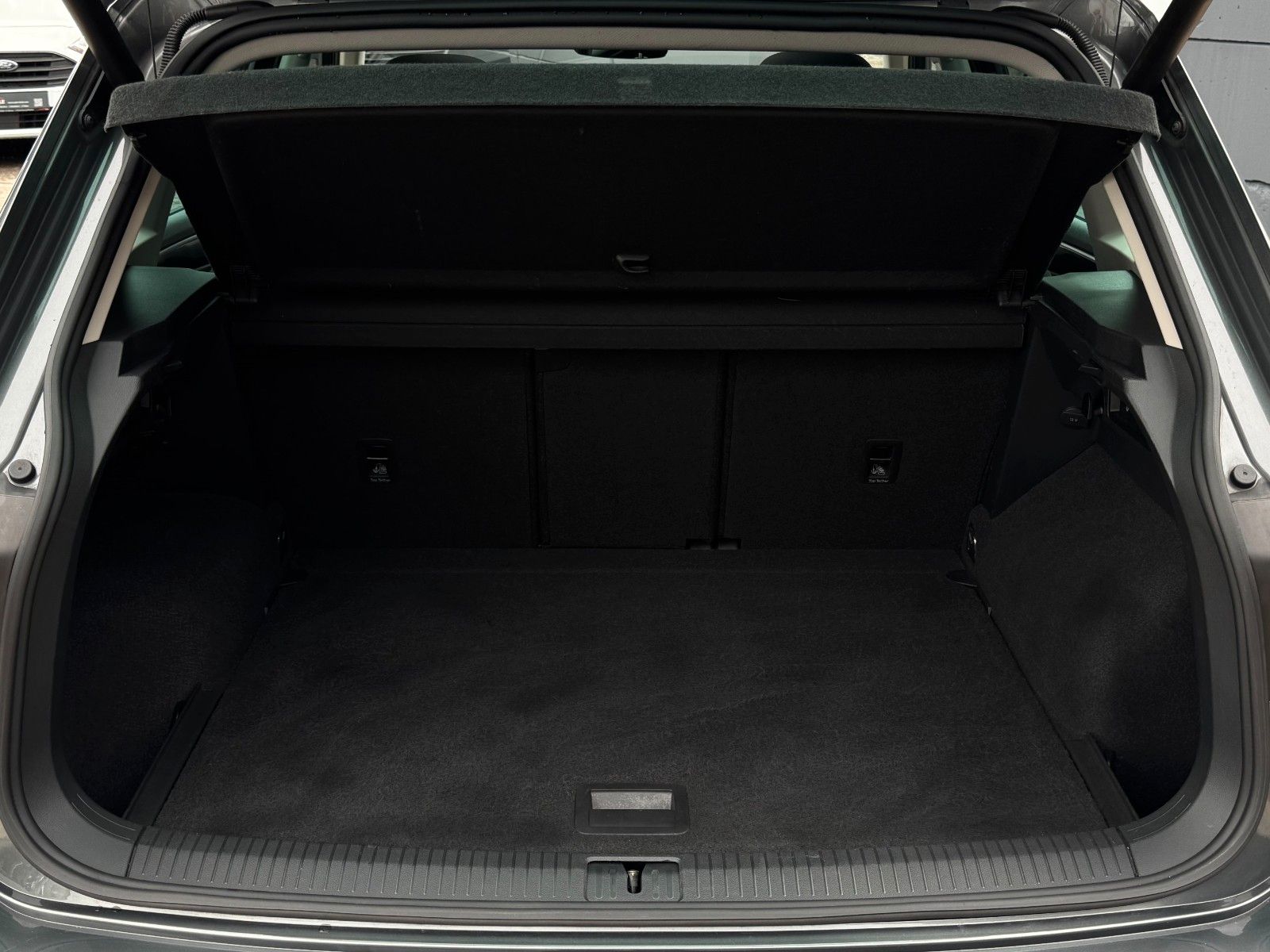 Fahrzeugabbildung Volkswagen Tiguan 2.0 TSI Hgl. 4M Alcan Pano Dynaudio 360°