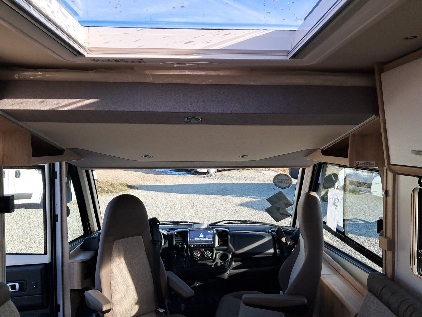 Fahrzeugabbildung Eura Mobil Integra Line IL 720 EF SAT, SOLAR, LUFTFEDERUNG