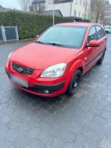 Kia Rio 1.5 Diesel  TÜV bis 02.27 - Kia Rio in Köln