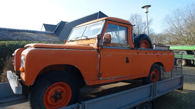 Land Rover 109 Serie 2a Pick-up benzine met nieuw chassis