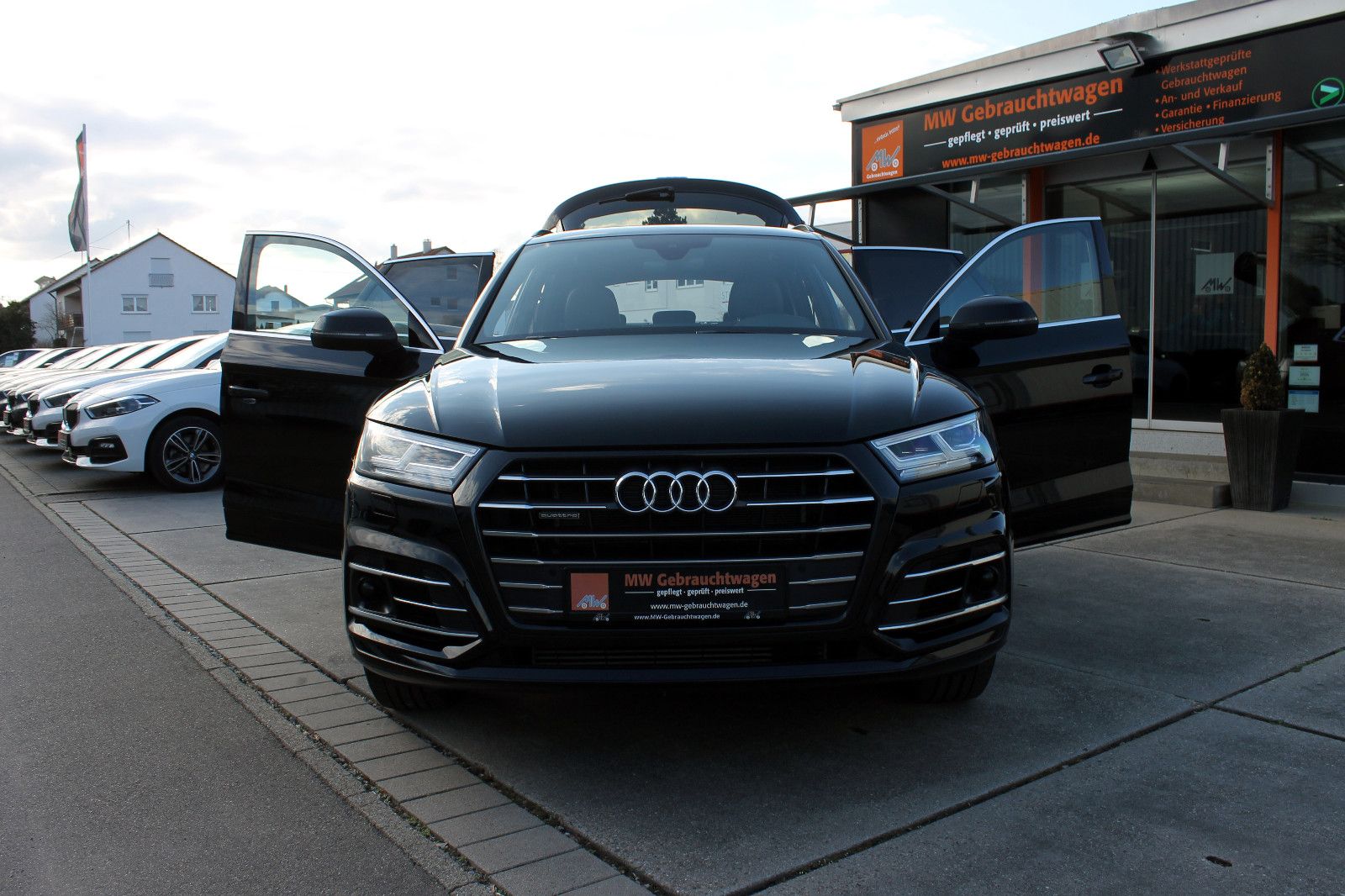 Fahrzeugabbildung Audi Q5 55 TFSI e Quattro S-Line LED SHZ KAM ACC BT