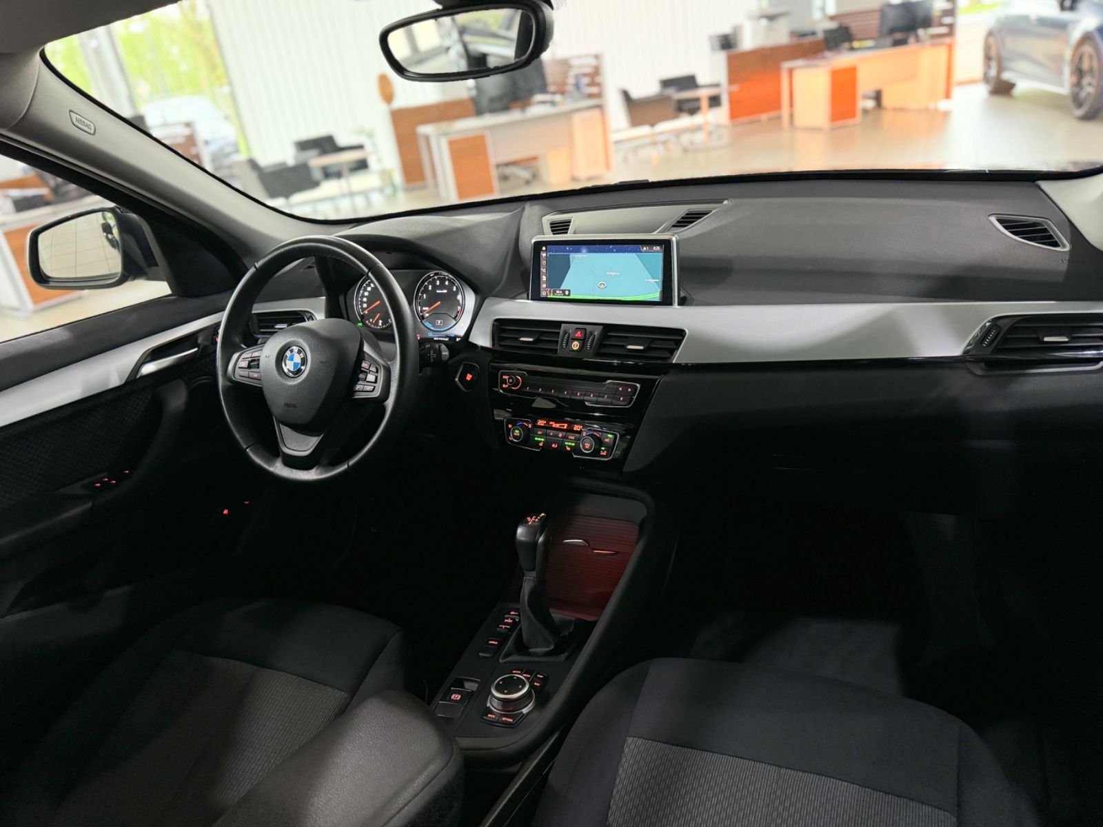 Fahrzeugabbildung BMW X1 xD25e Advantage DAB Lordos Navigation PDC