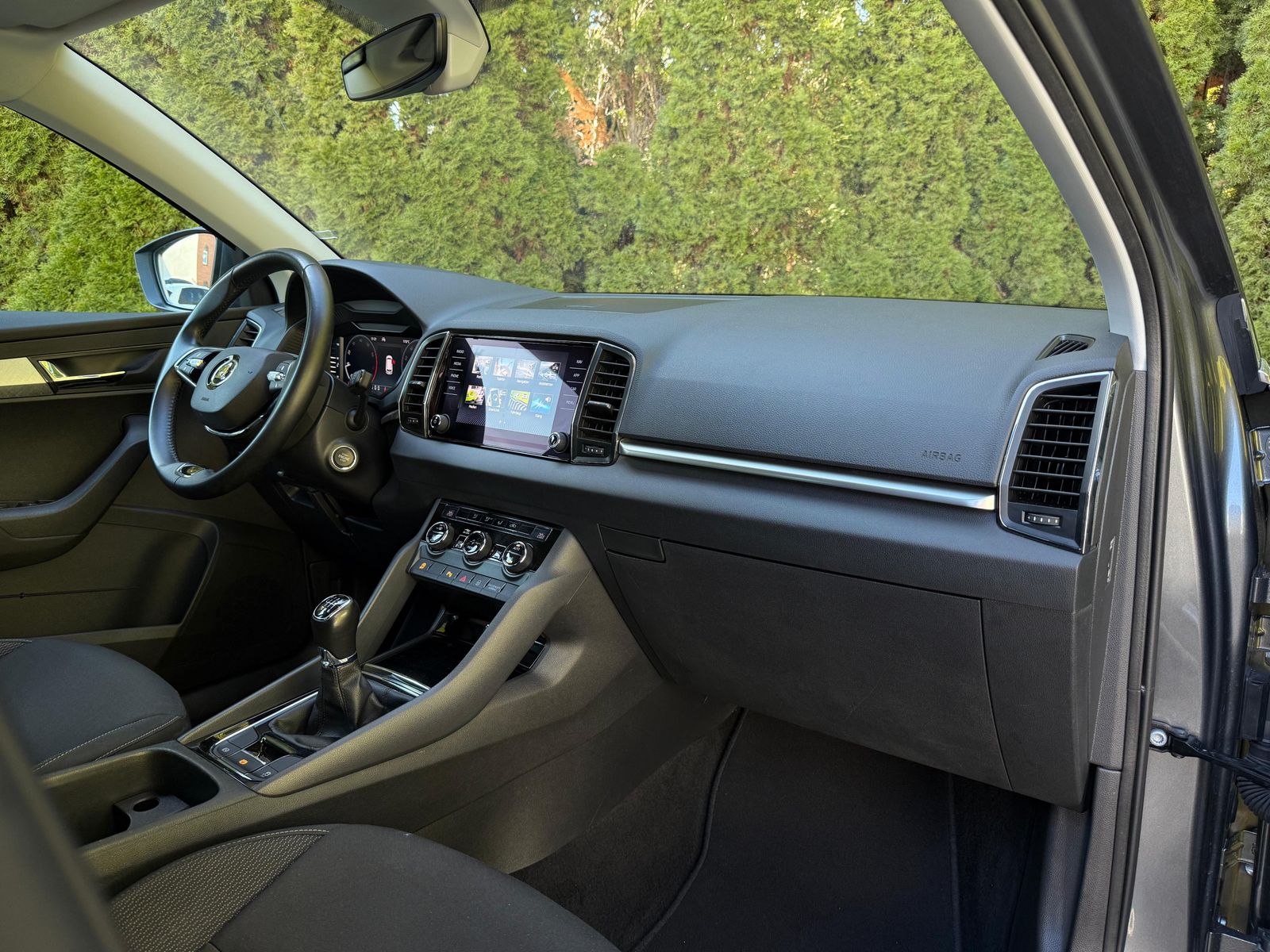 Fahrzeugabbildung SKODA Karoq 1.5 TSI Ambition LED+KAMERA+VIRT+CARPL+DAB