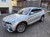 BMW X4 xDrive30d - silberne BMW X4