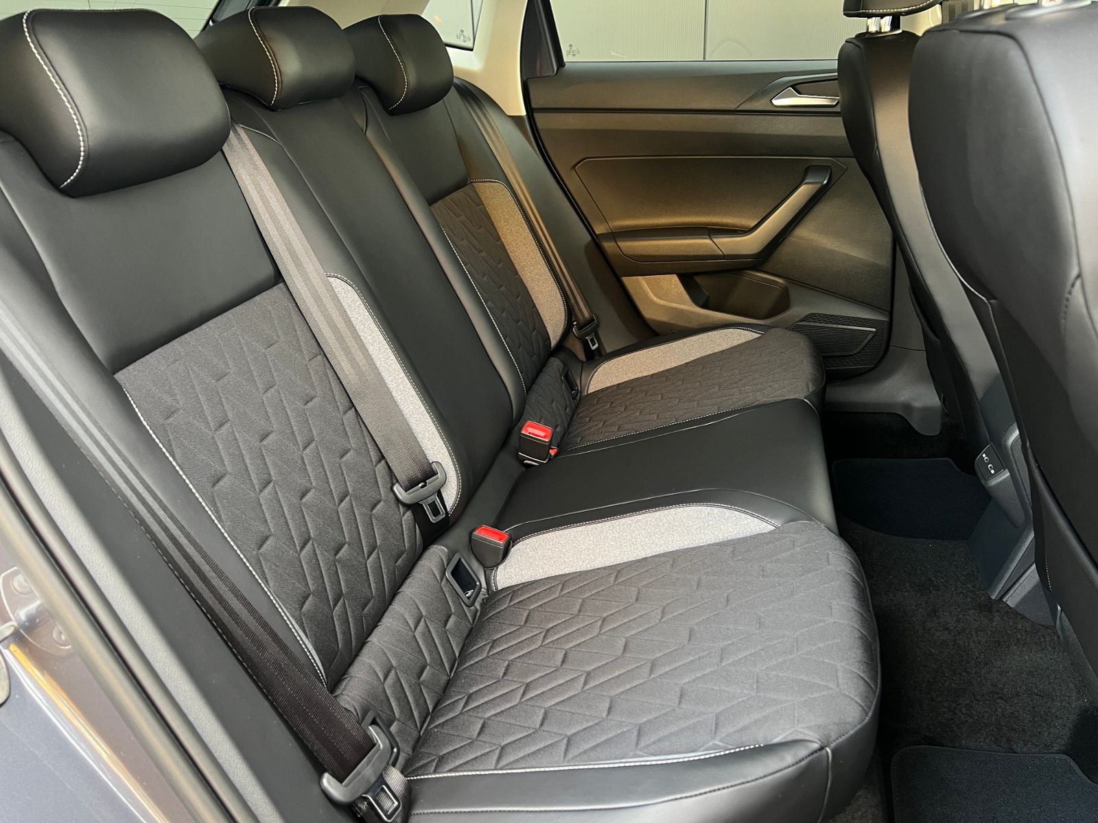 Fahrzeugabbildung Volkswagen Polo GOAL 1.0 TSI *LED, App-Connect, Kamera, 16"
