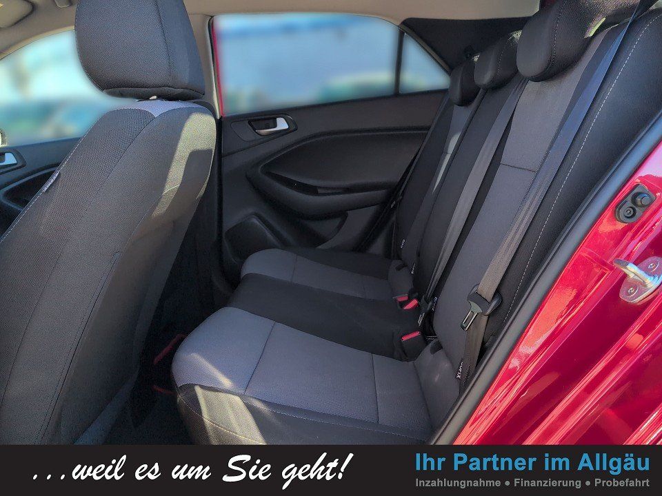 Fahrzeugabbildung Hyundai i20 1.2 ADVANTAGE 2J-GARANTIE KAMERA+CARPLAY+SHZ