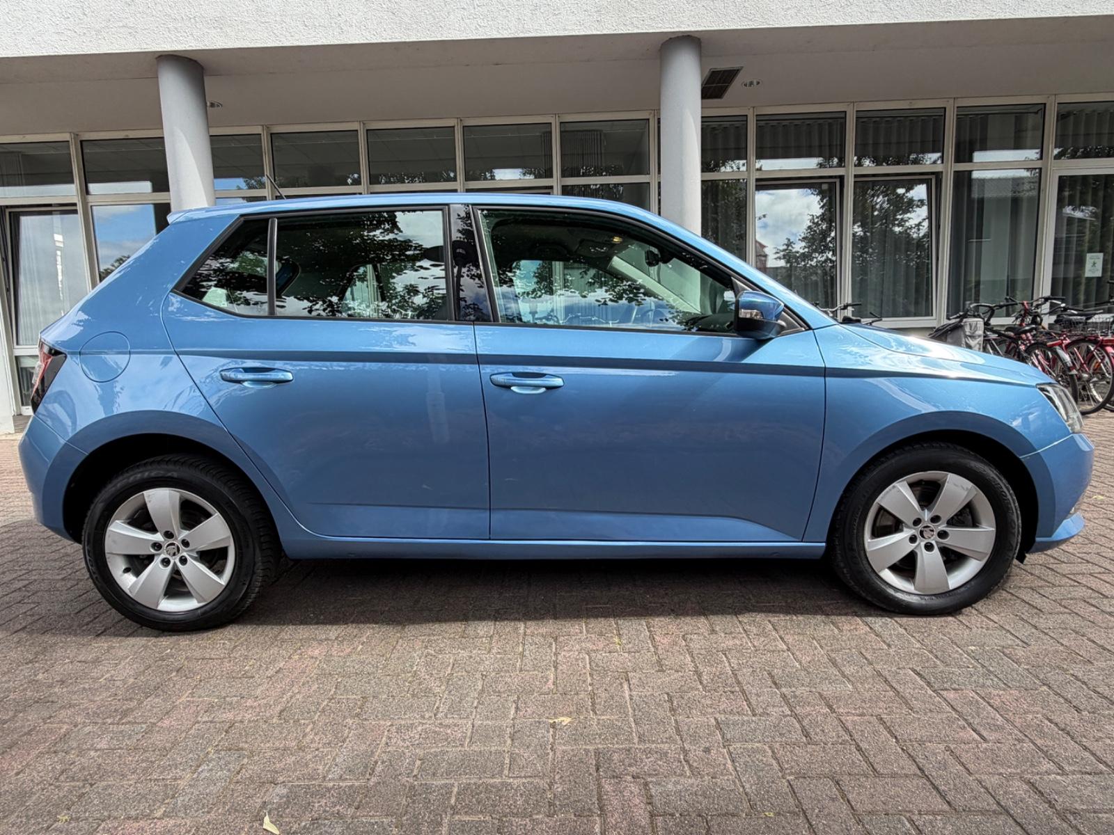 Skoda FabiaStyle/Klima.A/Sitz-H/PDCx2/Garantie/Tüv-Neu