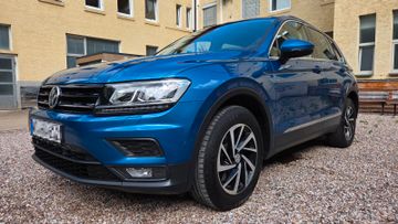 Volkswagen Tiguan - 1